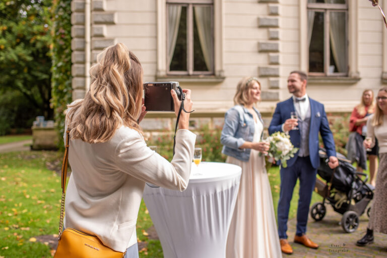 Hochzeit Rastede Palais Brautpaar Sofortbildkamera