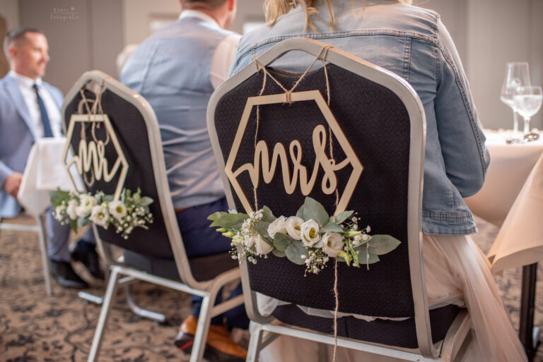 Brautpaar Stuhlschmuck Mr. Mrs.