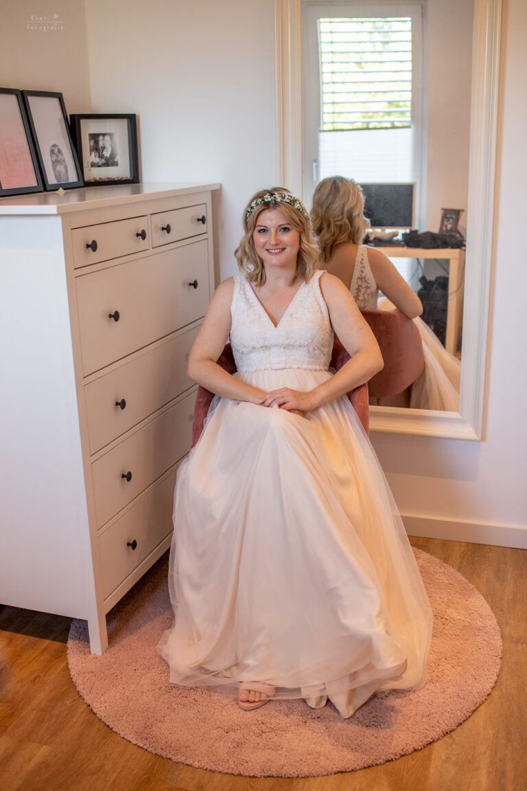 Brautstyling sitzende Braut