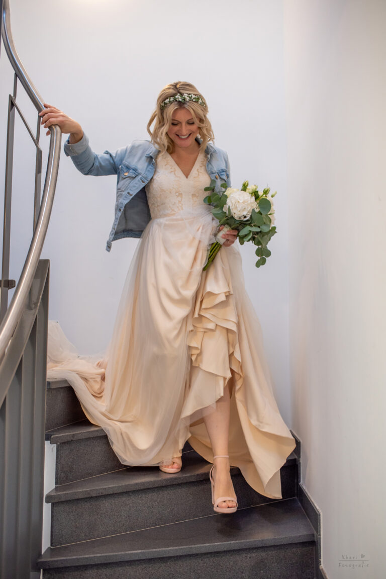Braut Treppenabstieg