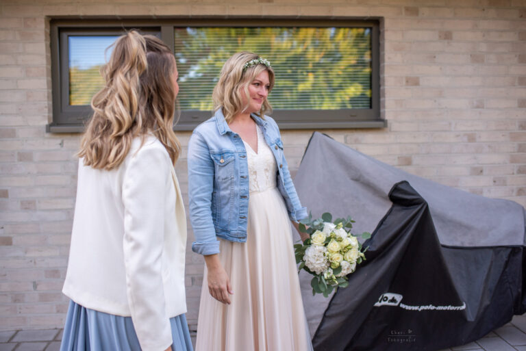 Braut Trauzeugin Tränen Rührung