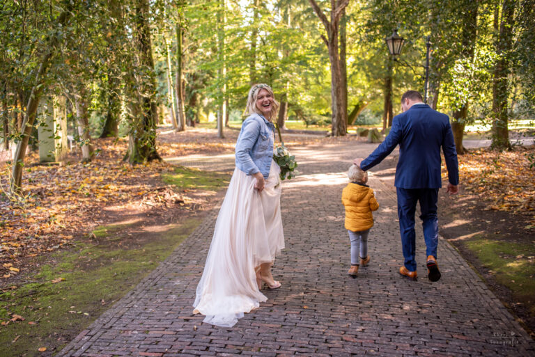 Brautpaar erste Begegnung Kind