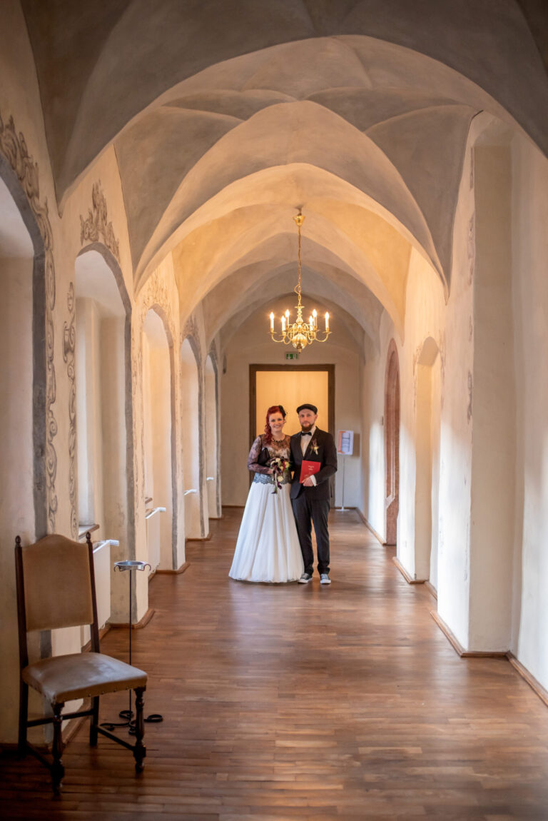 Trauung Burg Scharfenstein Brautpaar Flur