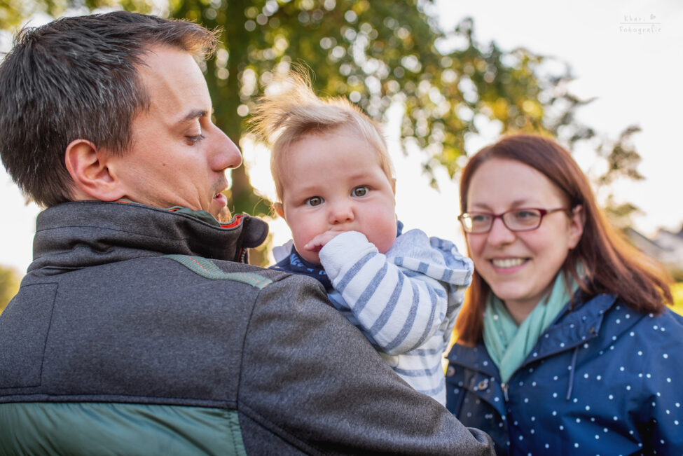 Familienshooting Lemwerder mit Baby süßer Blick