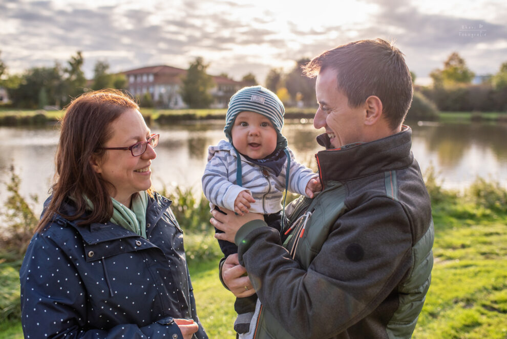 Familienshooting Lemwerder mit Baby am Teich